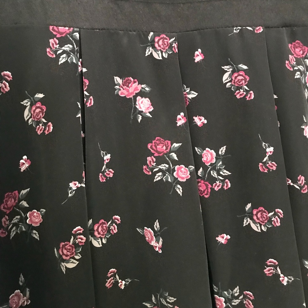BLACK FLORAL DRESS - Picture 2 of 3